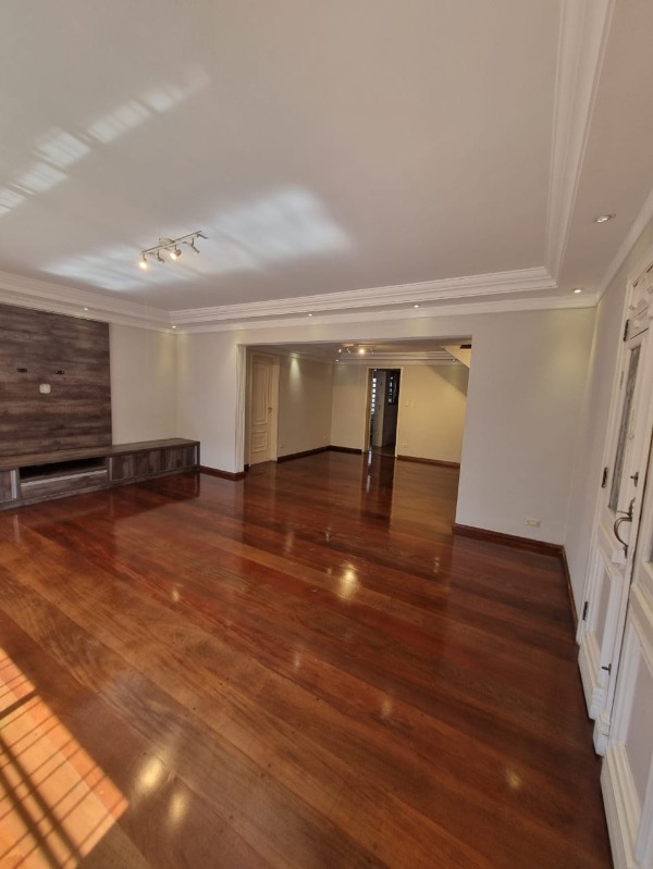 Casa à venda com 3 quartos, 500m² - Foto 1