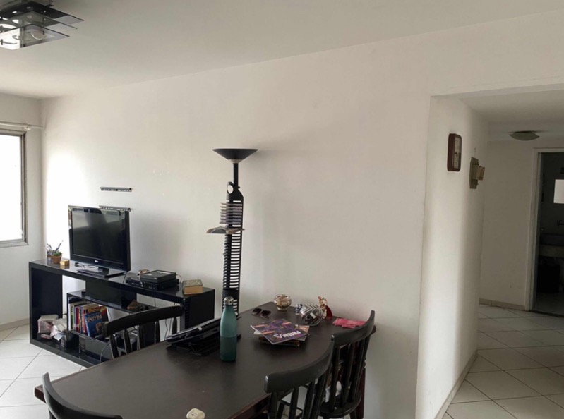 Apartamento à venda com 2 quartos, 70m² - Foto 2