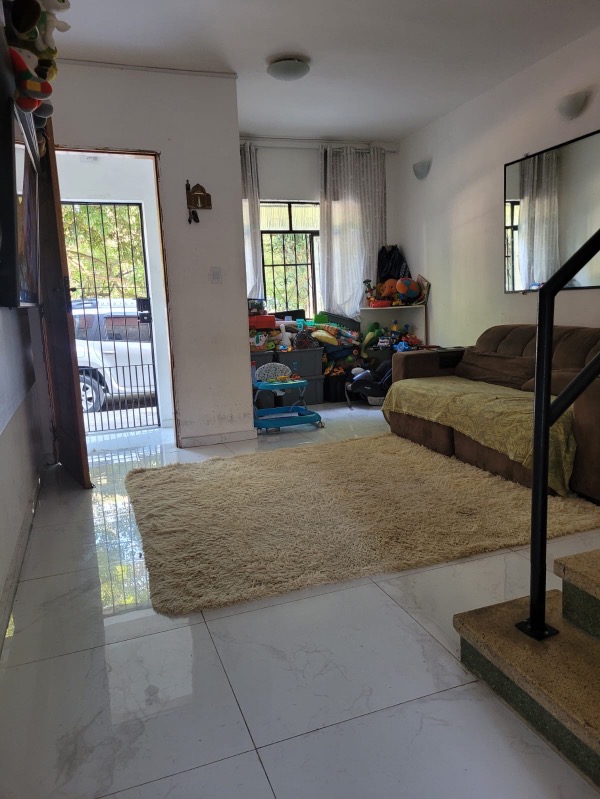 Casa à venda com 2 quartos, 80m² - Foto 1