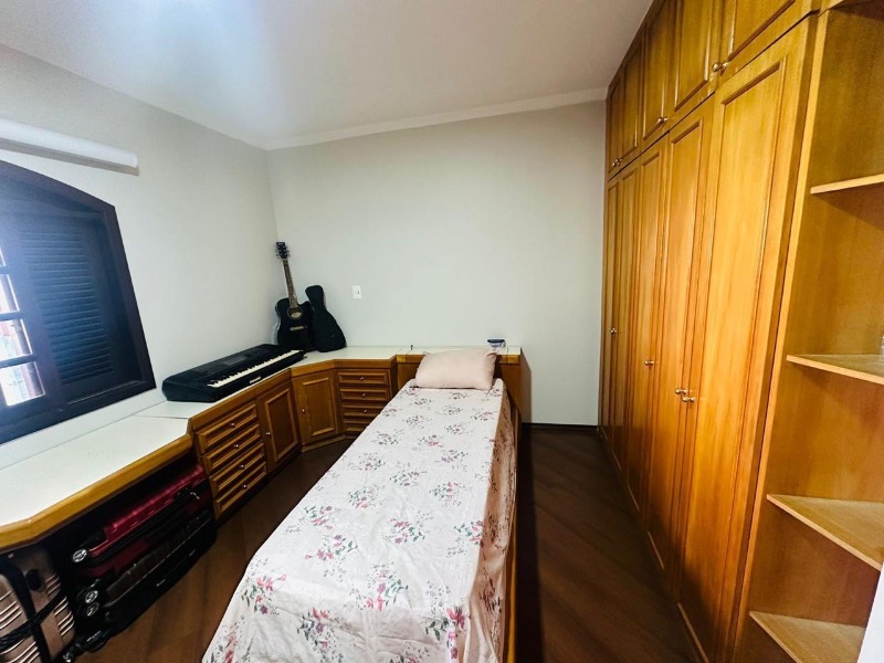 Casa, 3 quartos, 226 m² - Foto 34