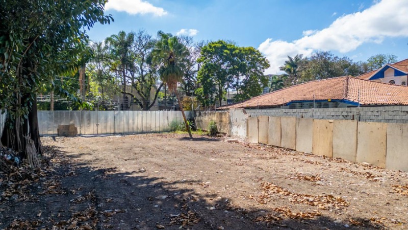 Loteamento e Condomínio, 635 m² - Foto 1