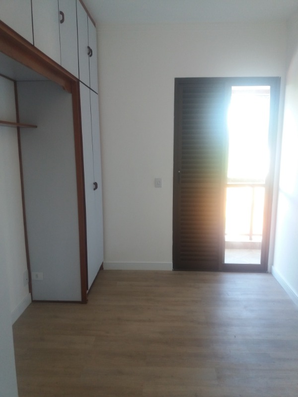 Apartamento à venda com 3 quartos, 97m² - Foto 11