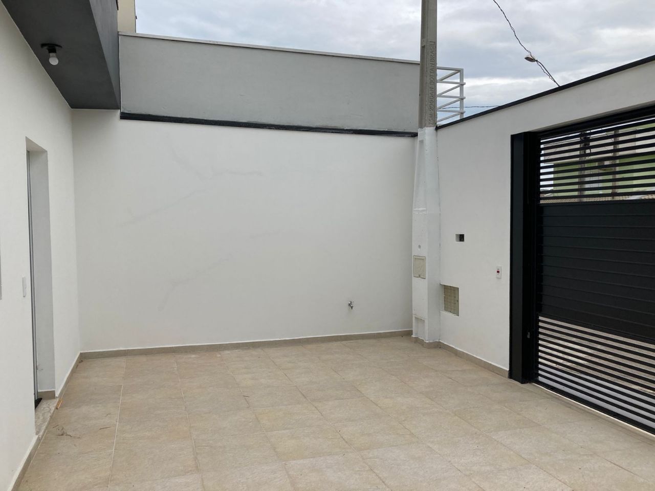 Casa à venda com 2 quartos, 160m² - Foto 1