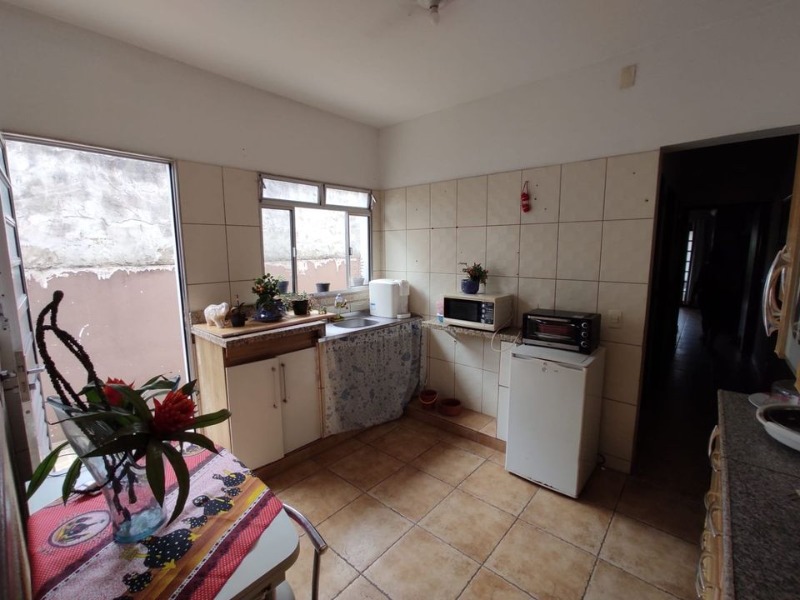 Casa à venda com 2 quartos, 150m² - Foto 3