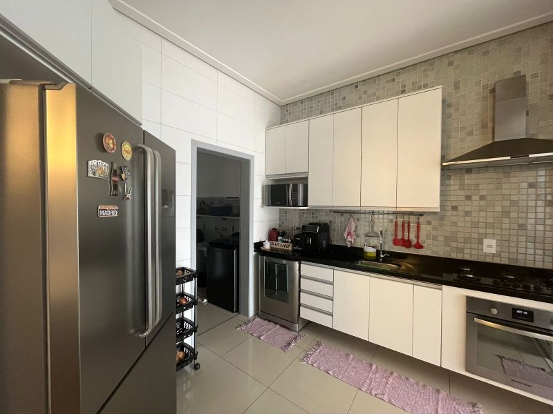 Casa à venda com 3 quartos, 290m² - Foto 14