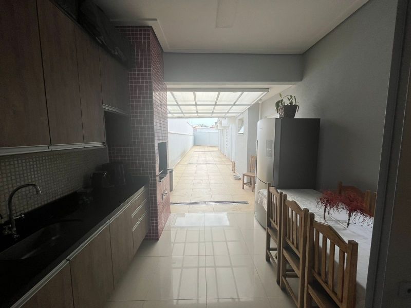 Casa à venda com 3 quartos, 290m² - Foto 4