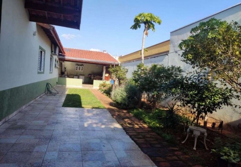 Casa à venda com 2 quartos, 124m² - Foto 2