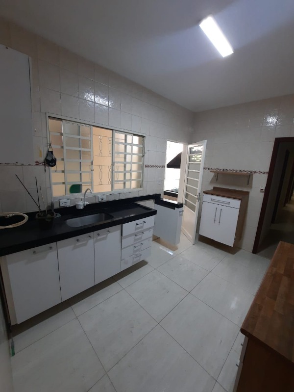 Casa à venda e aluguel com 3 quartos, 150m² - Foto 8