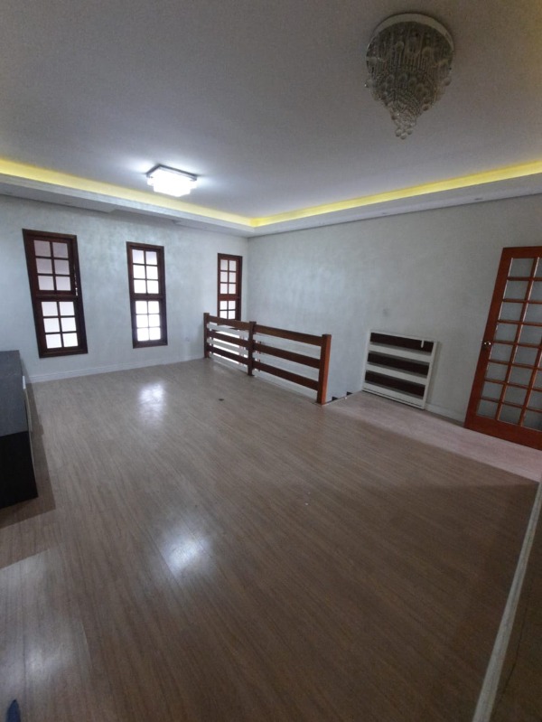 Casa à venda e aluguel com 3 quartos, 150m² - Foto 1