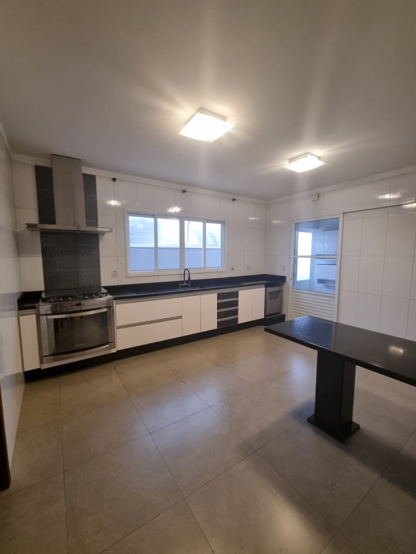 Casa à venda com 4 quartos, 342m² - Foto 2