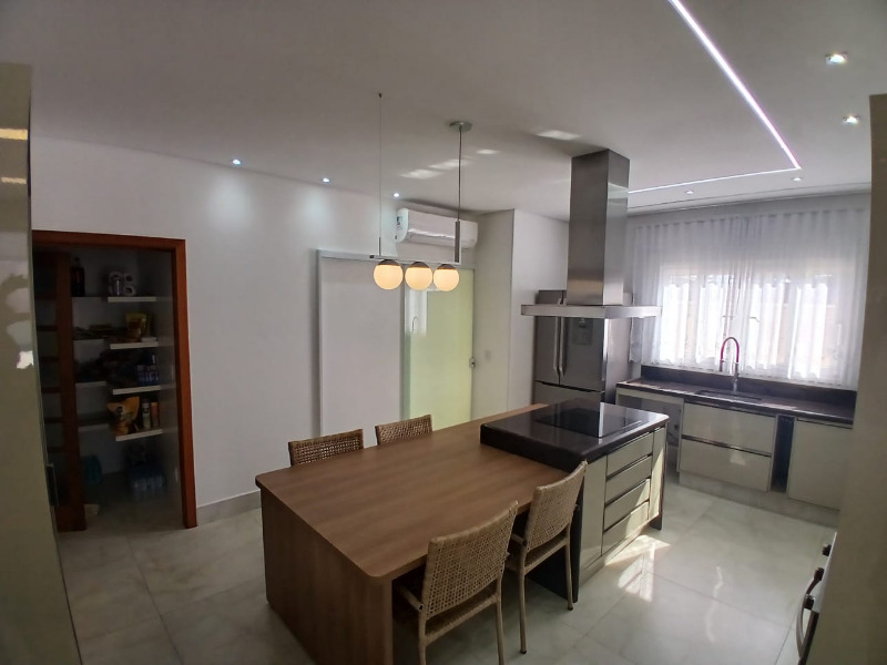 Casa à venda com 4 quartos, 800m² - Foto 16