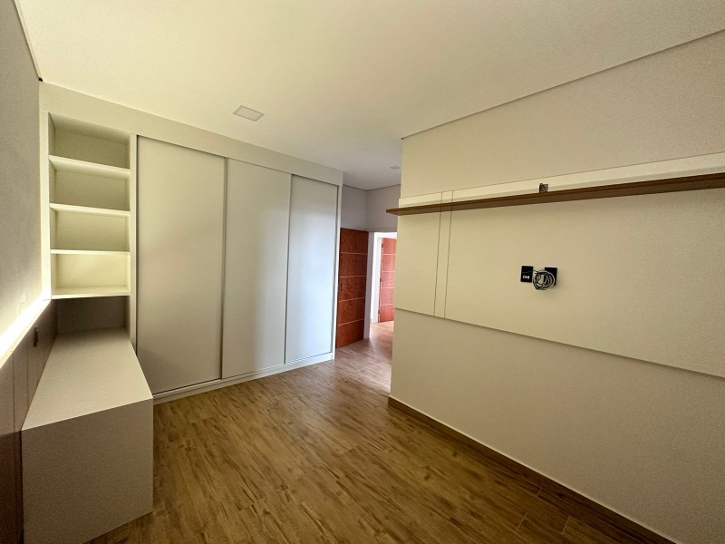 Casa à venda com 3 quartos, 300m² - Foto 12