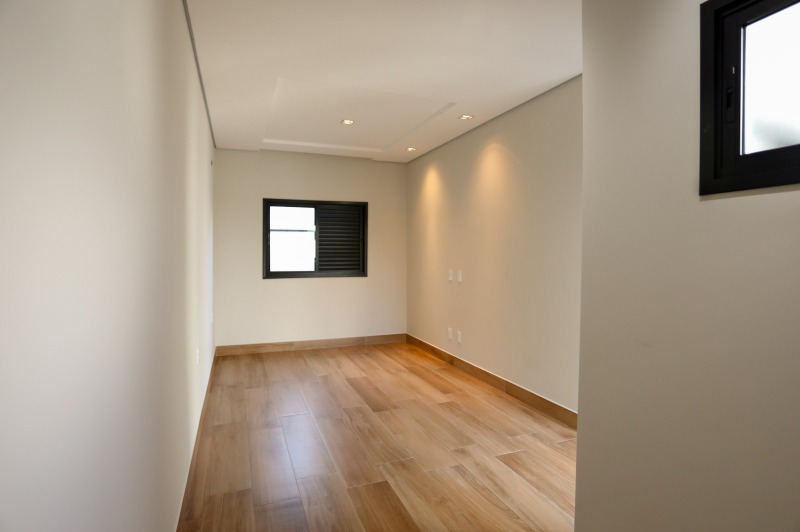 Casa à venda com 3 quartos, 308m² - Foto 9