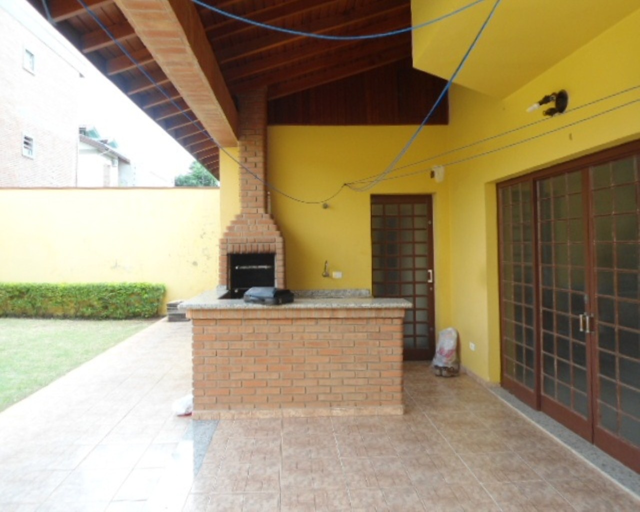 Casa à venda com 4 quartos, 290m² - Foto 1