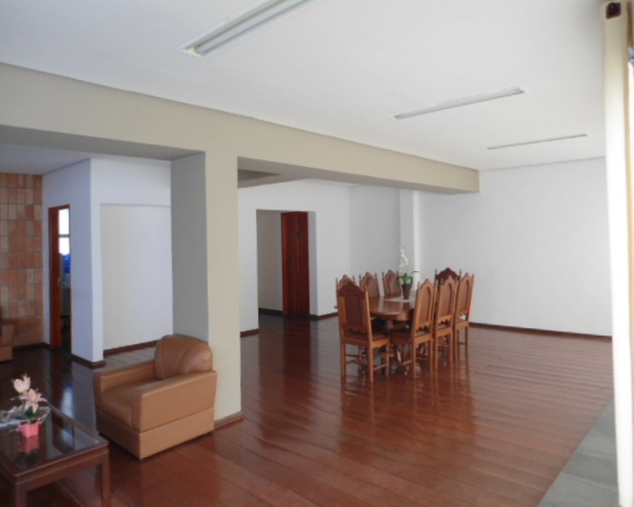 Apartamento à venda com 2 quartos, 84m² - Foto 2