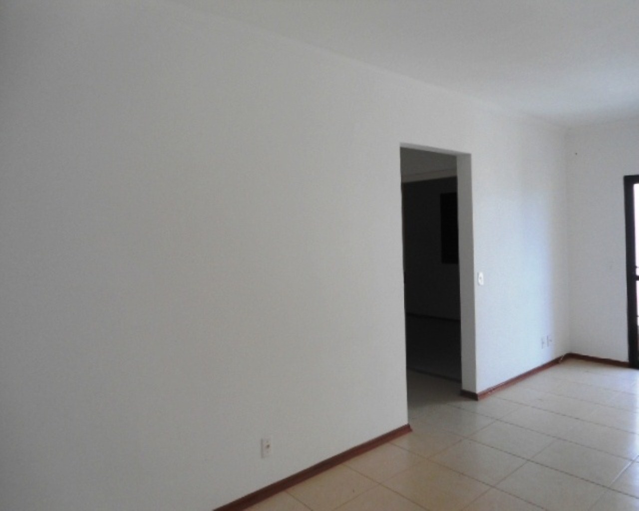 Apartamento à venda com 2 quartos, 70m² - Foto 2