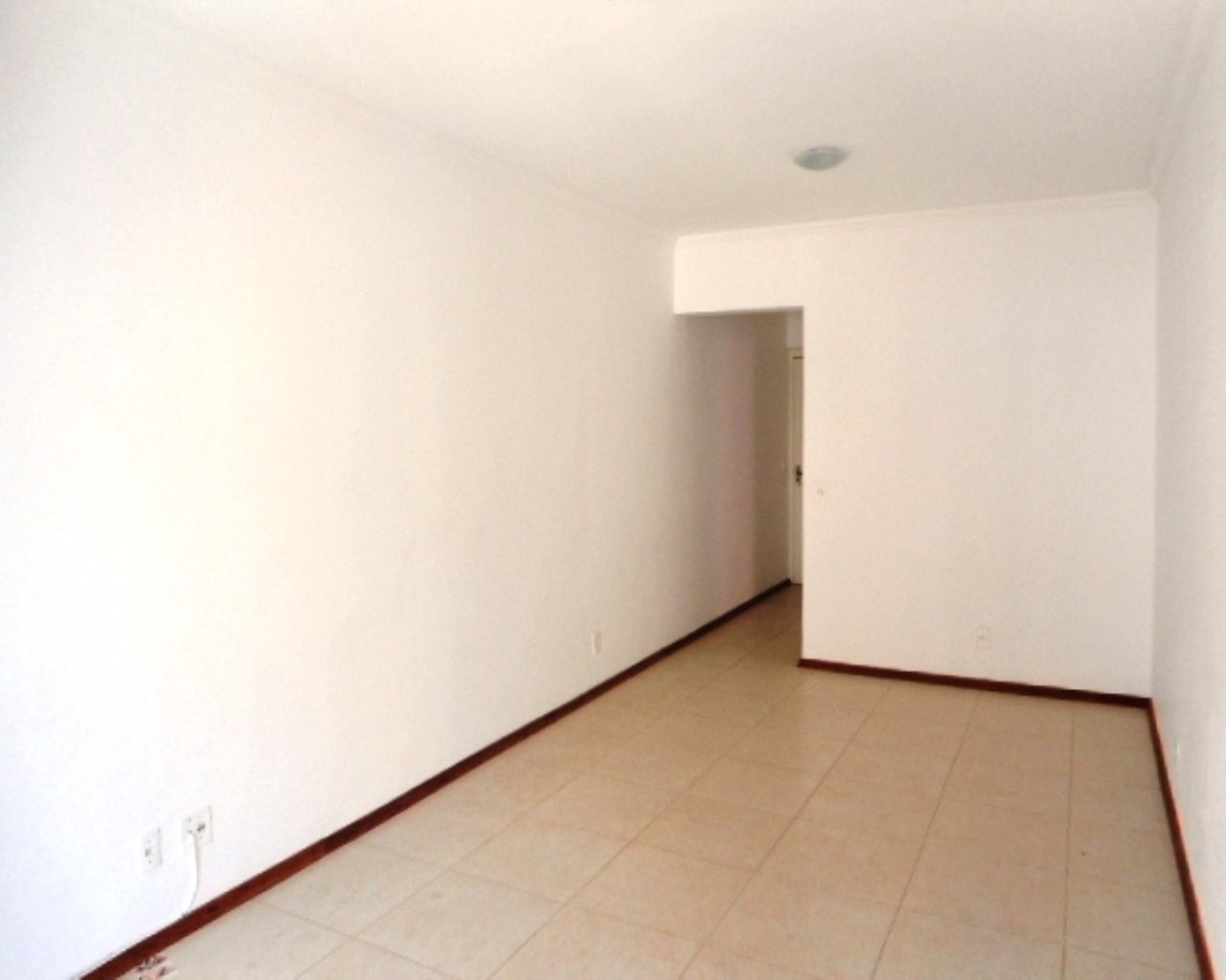 Apartamento à venda com 2 quartos, 70m² - Foto 3