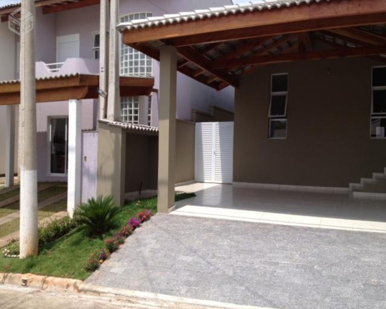 Casa à venda com 3 quartos, 196m² - Foto 2