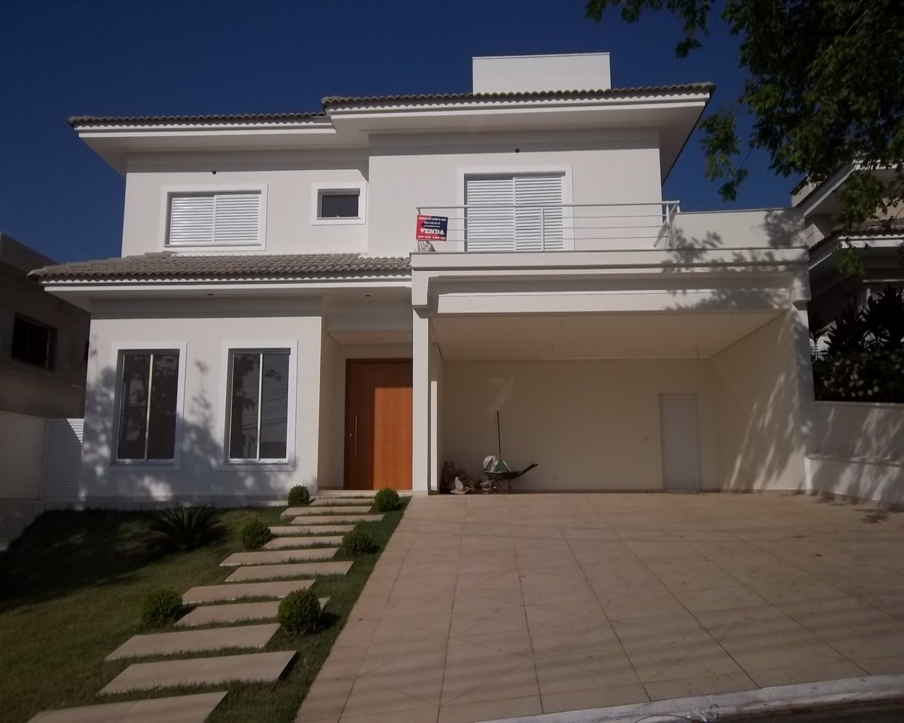 Casa à venda com 4 quartos, 318m² - Foto 1