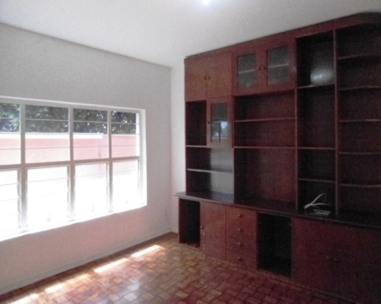 Casa à venda com 3 quartos, 94m² - Foto 1