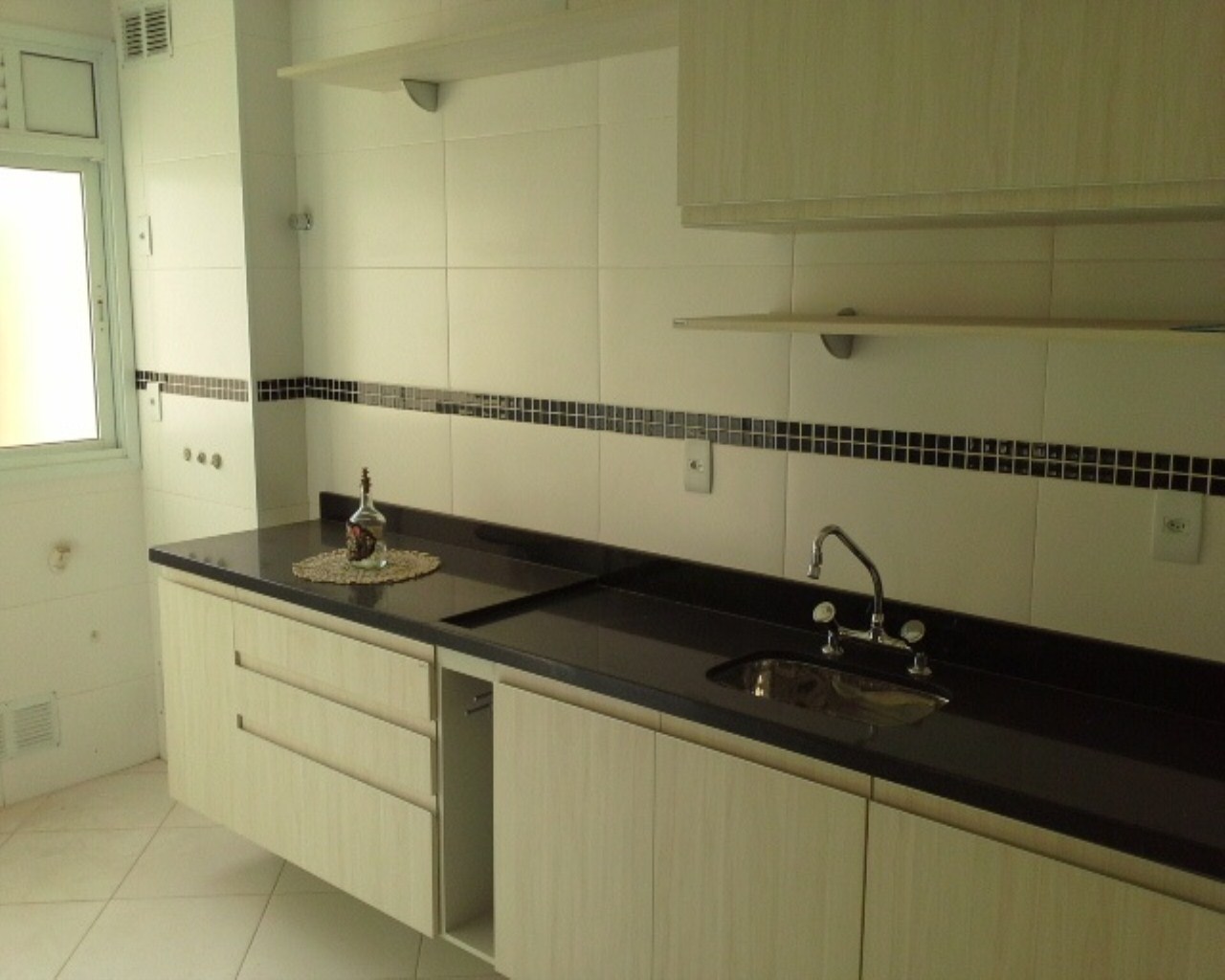 Apartamento à venda com 1 quarto, 74m² - Foto 1