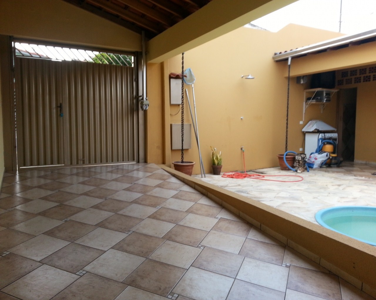 Casa à venda com 3 quartos, 215m² - Foto 1