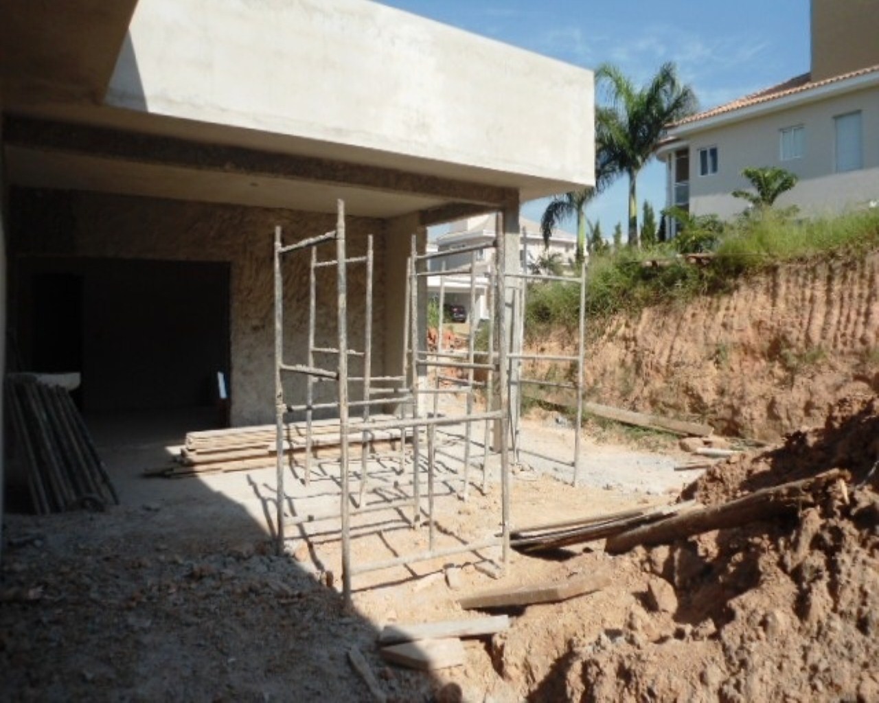 Casa à venda com 4 quartos, 320m² - Foto 1