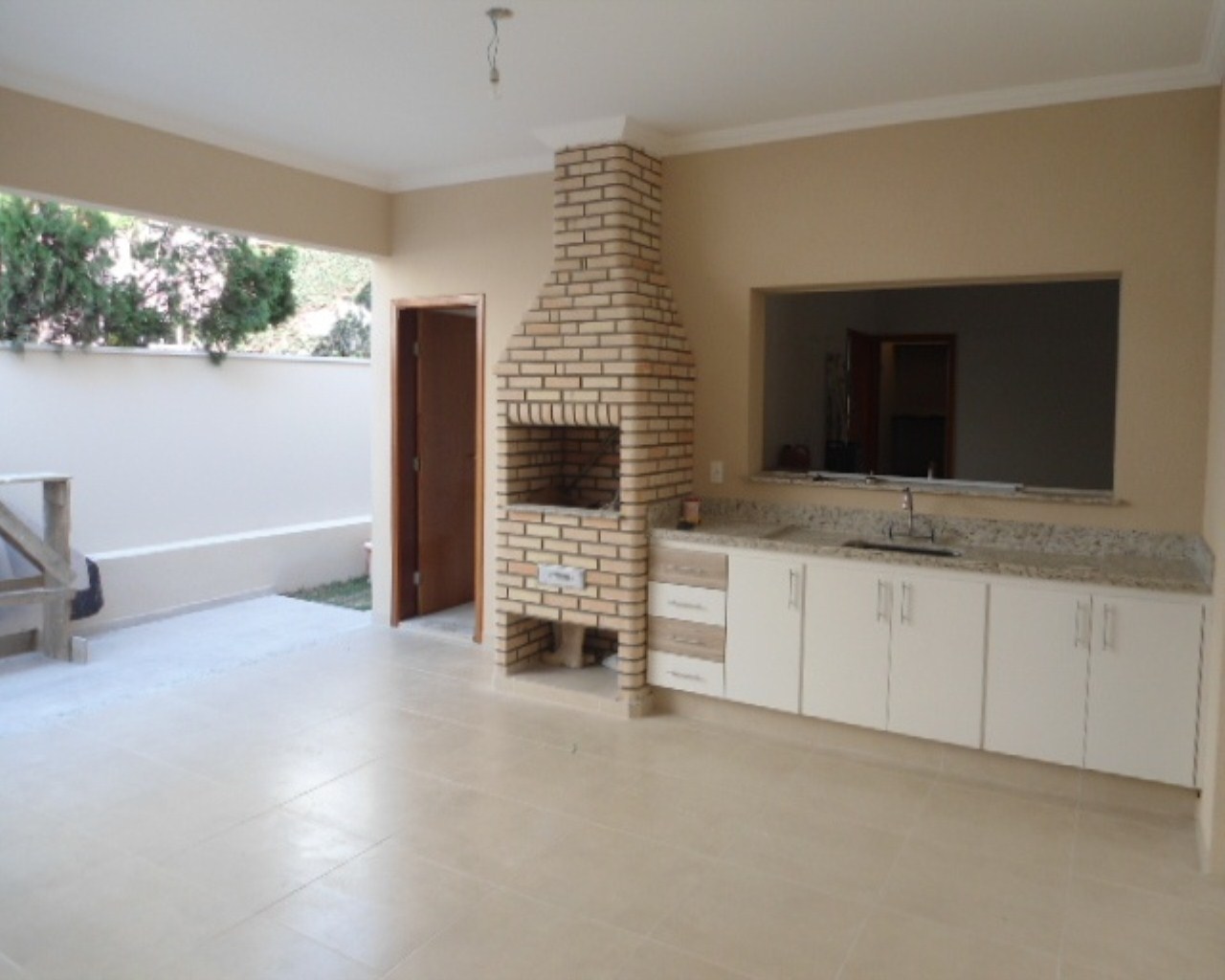 Casa à venda com 4 quartos, 280m² - Foto 1