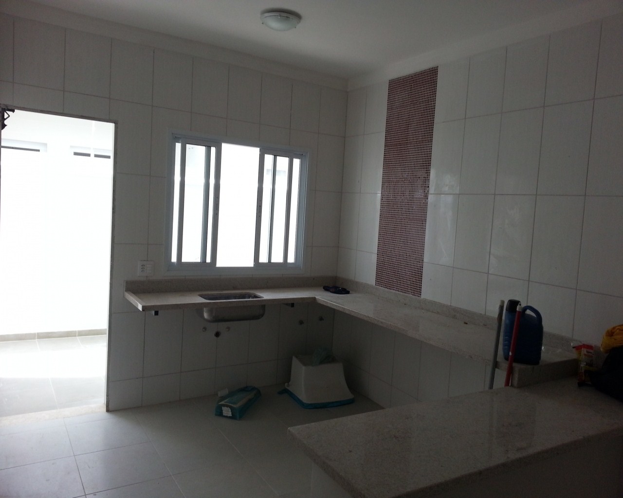 Casa à venda com 3 quartos, 147m² - Foto 1