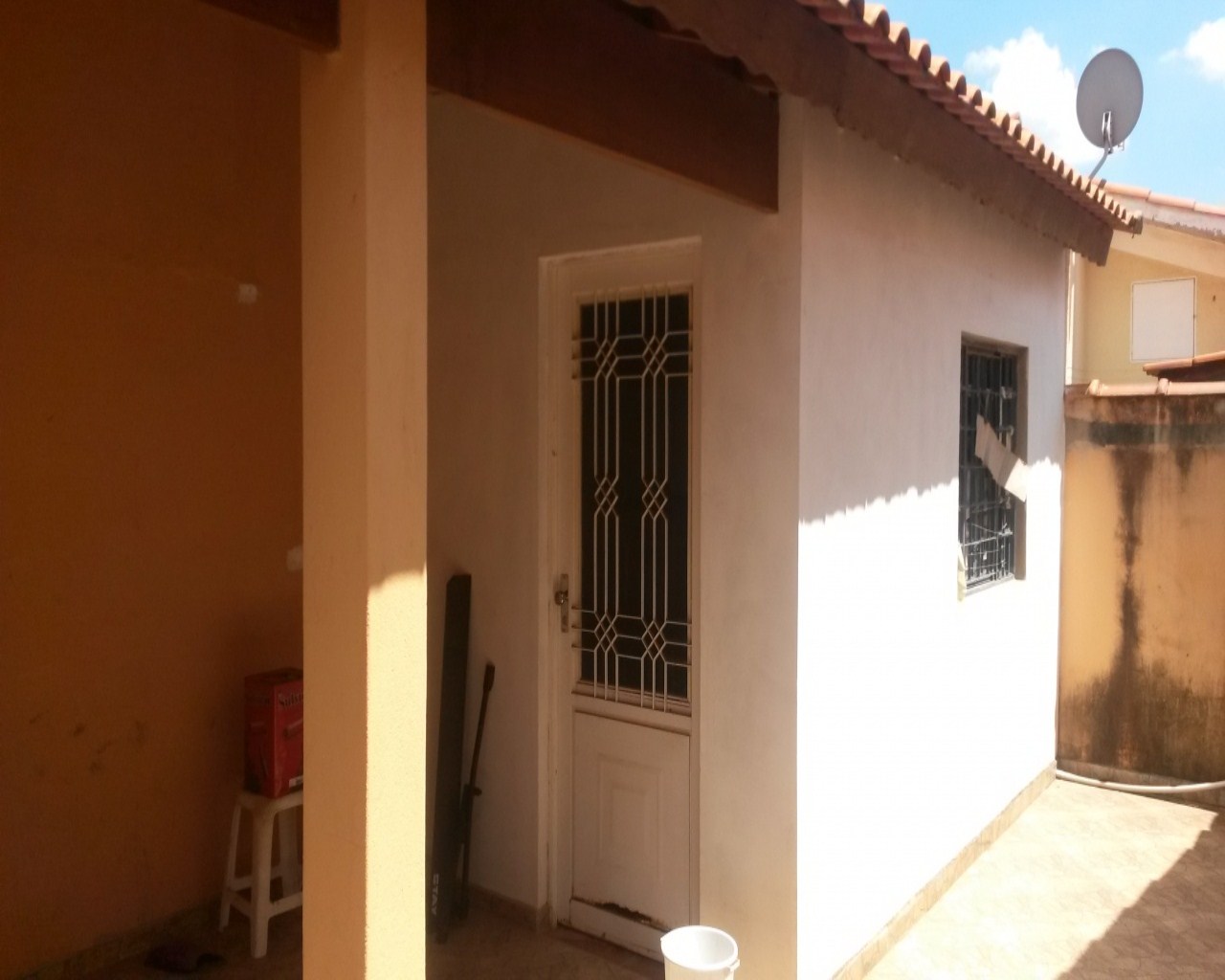 Casa à venda com 2 quartos, 64m² - Foto 1