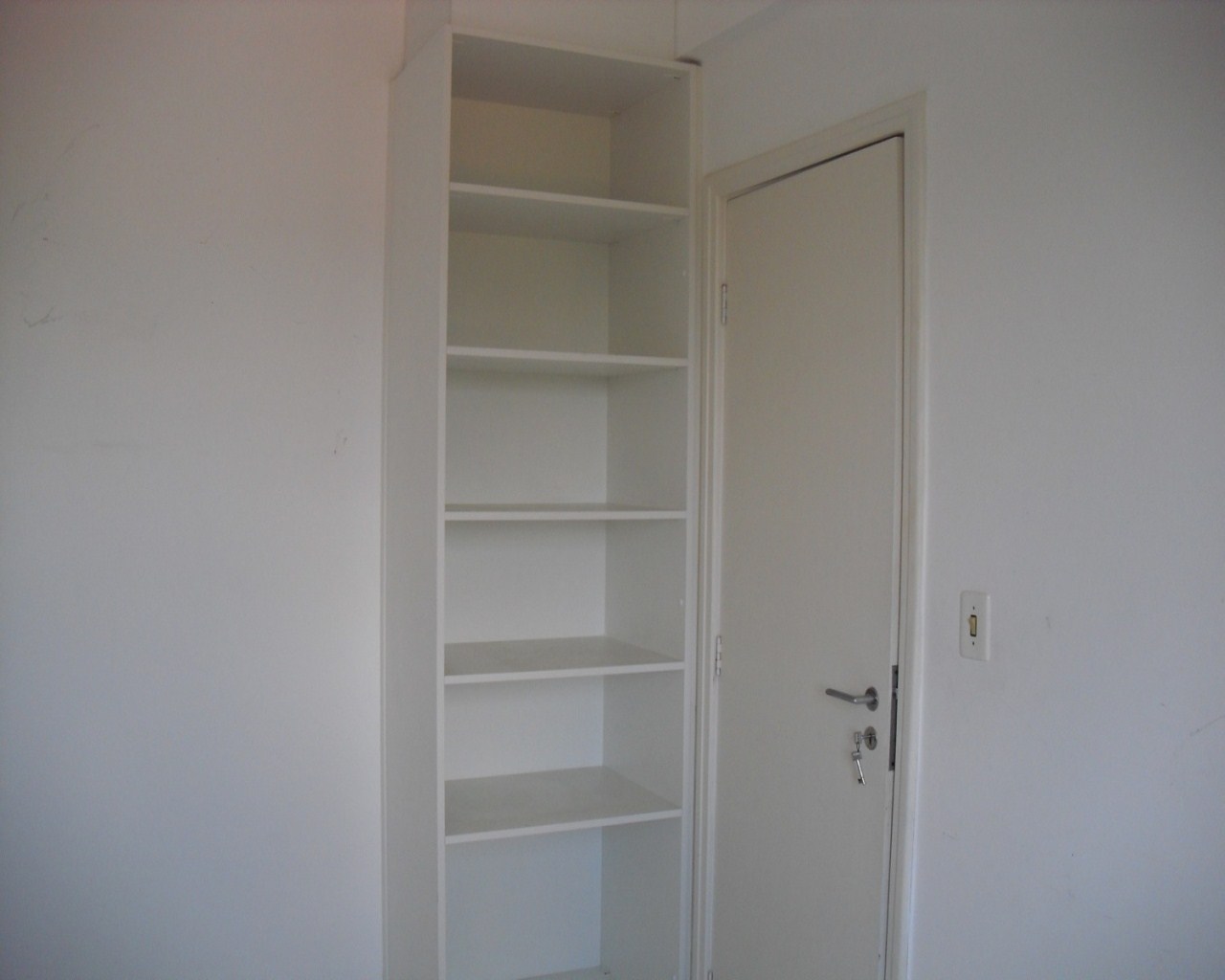 Apartamento à venda com 3 quartos, 192m² - Foto 2