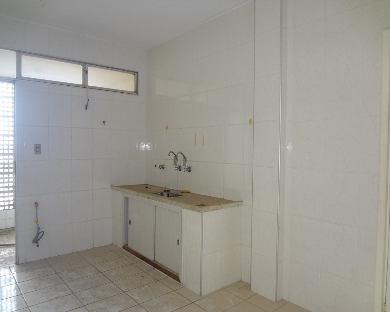 Apartamento à venda com 3 quartos, 123m² - Foto 2