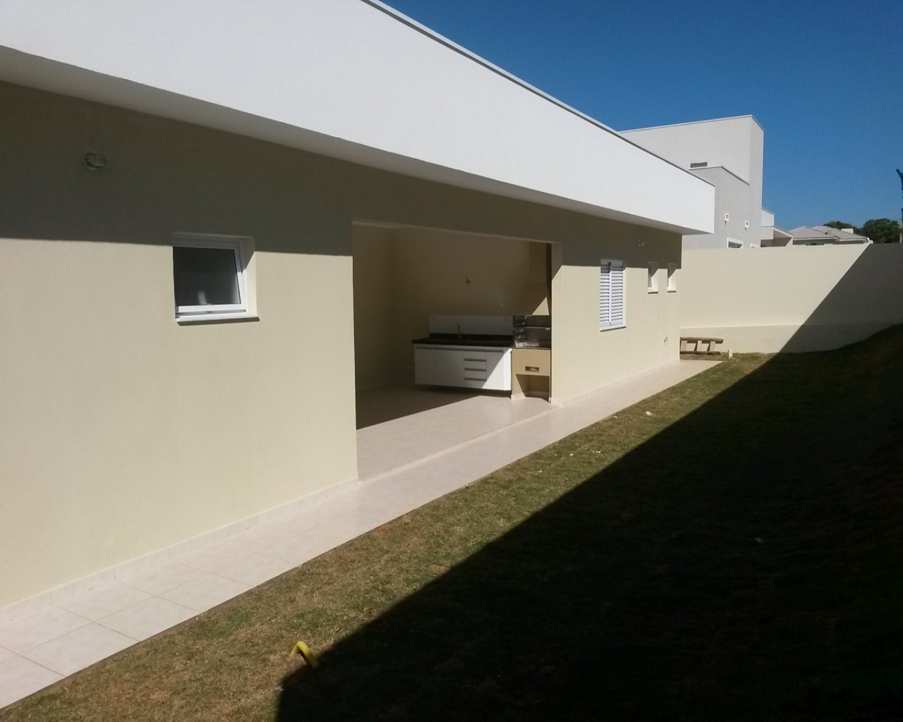 Casa à venda com 3 quartos, 205m² - Foto 1