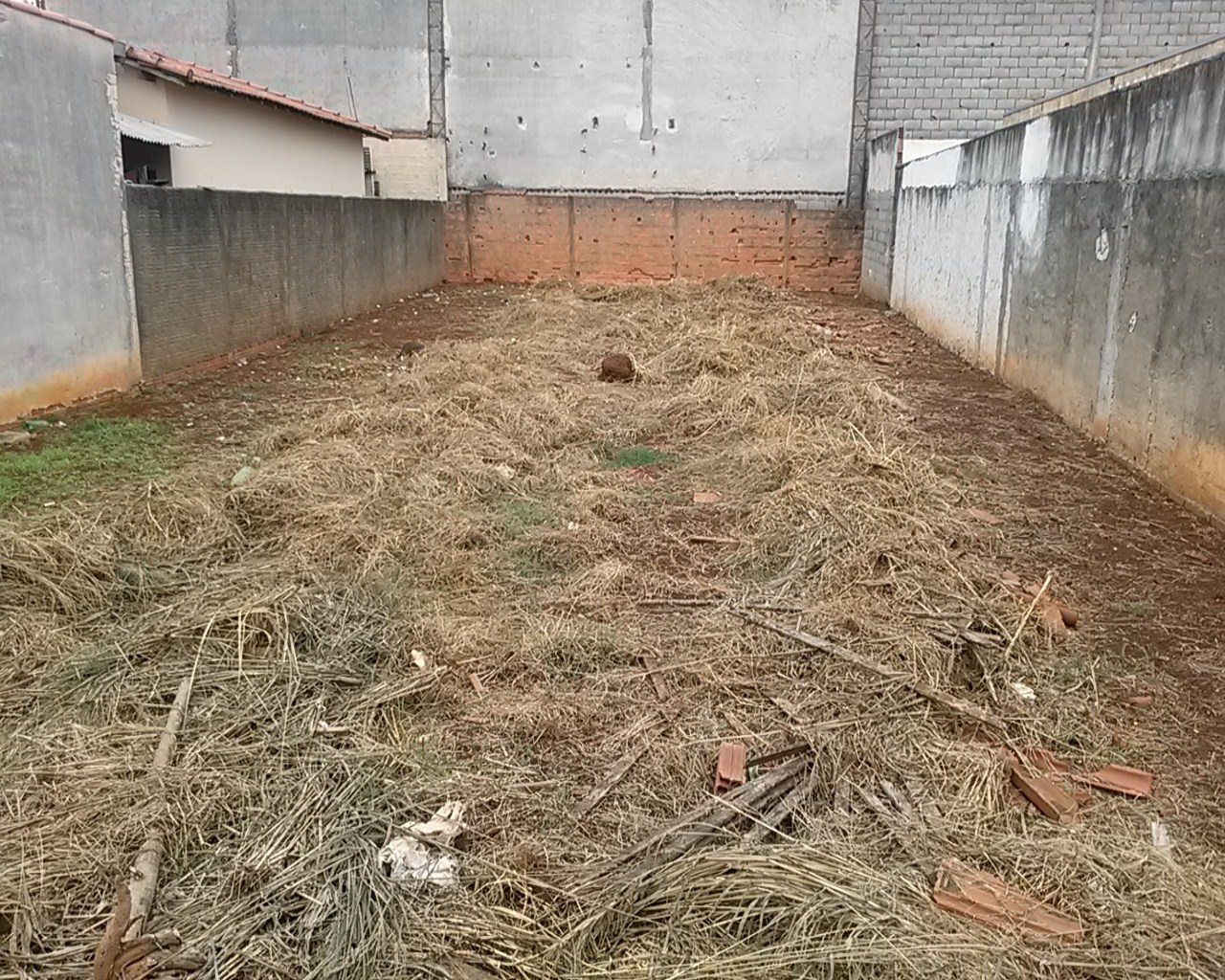 Terreno à venda, 250m² - Foto 1