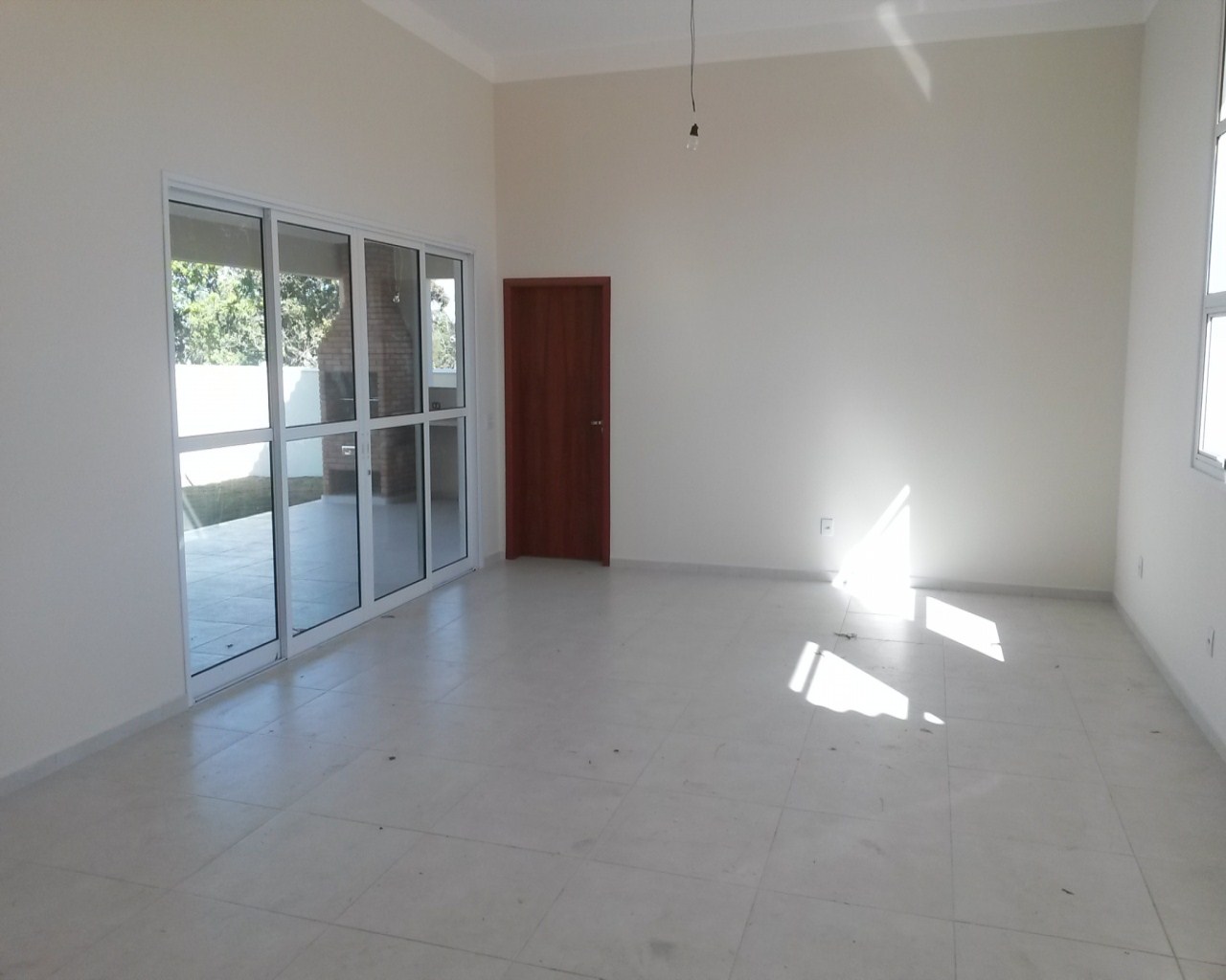 Casa à venda com 3 quartos, 208m² - Foto 2