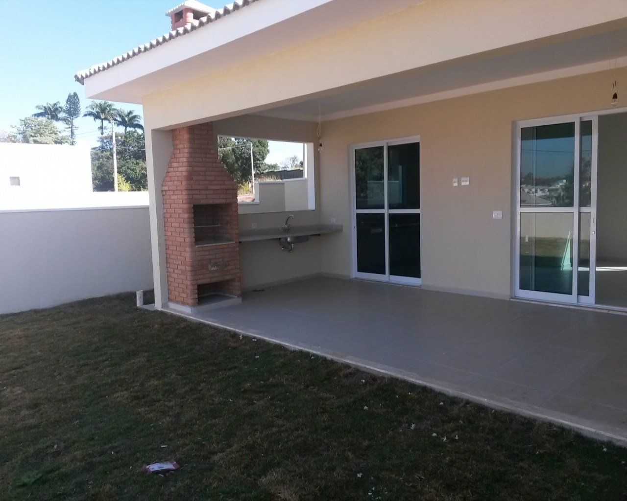 Casa à venda com 3 quartos, 208m² - Foto 1