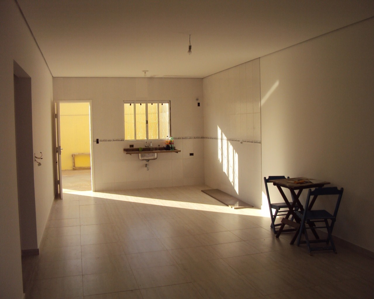 Casa à venda com 2 quartos, 70m² - Foto 2