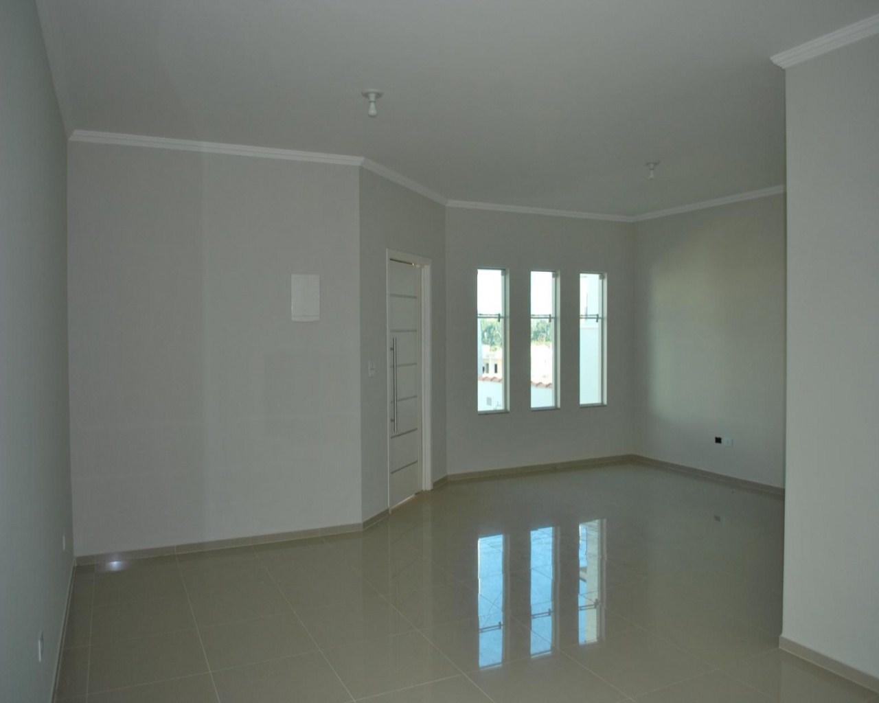 Casa à venda com 3 quartos, 160m² - Foto 1