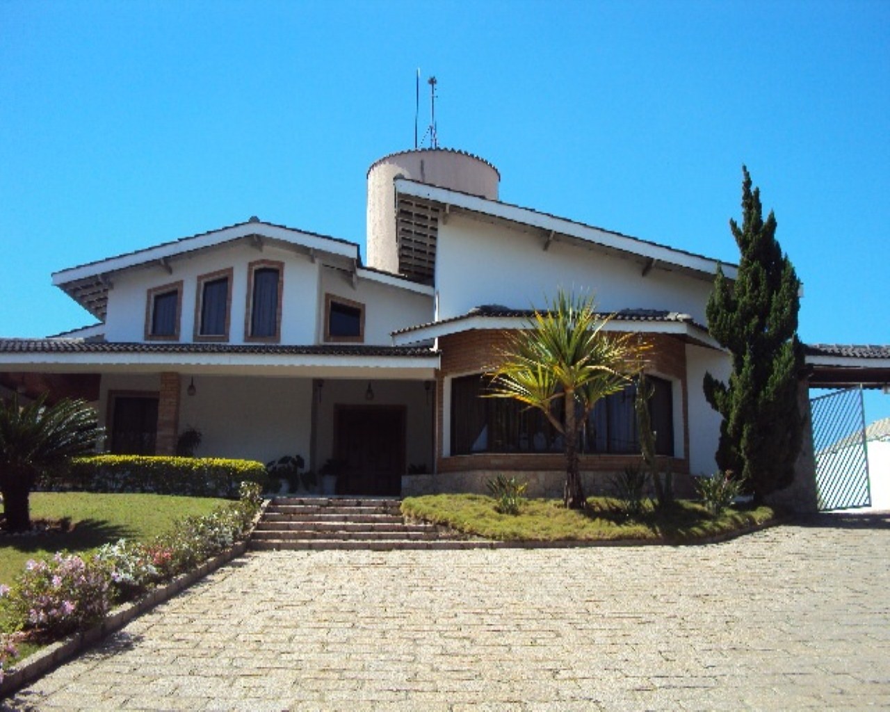 Casa à venda com 4 quartos, 1000m² - Foto 1