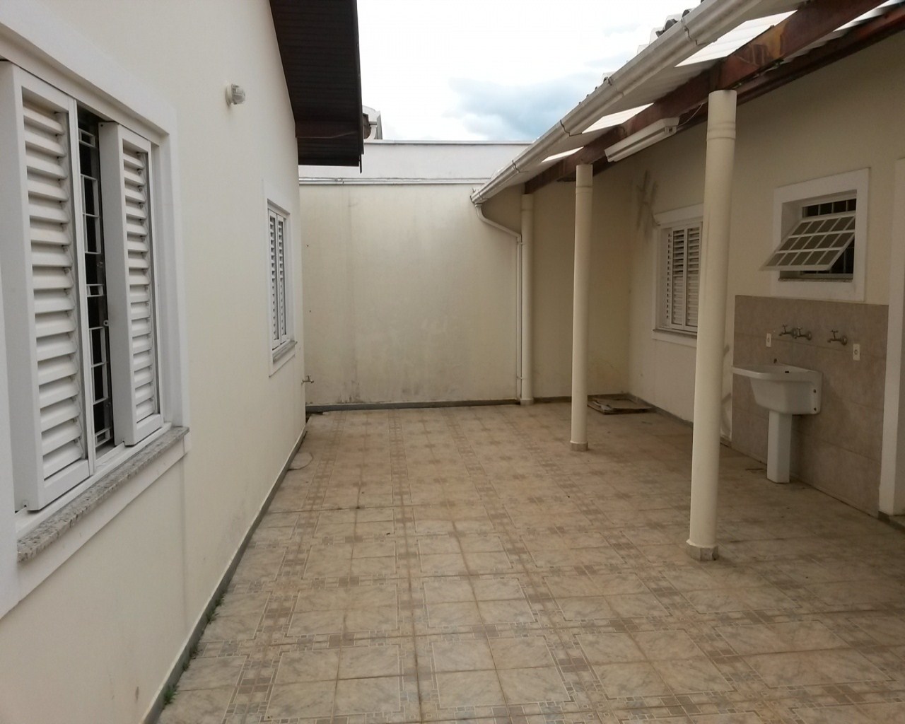 Casa à venda com 2 quartos, 300m² - Foto 1