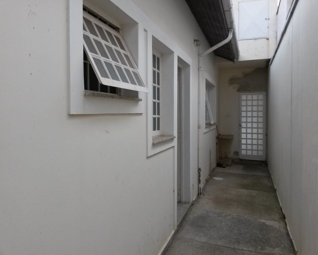 Casa à venda com 2 quartos, 300m² - Foto 3