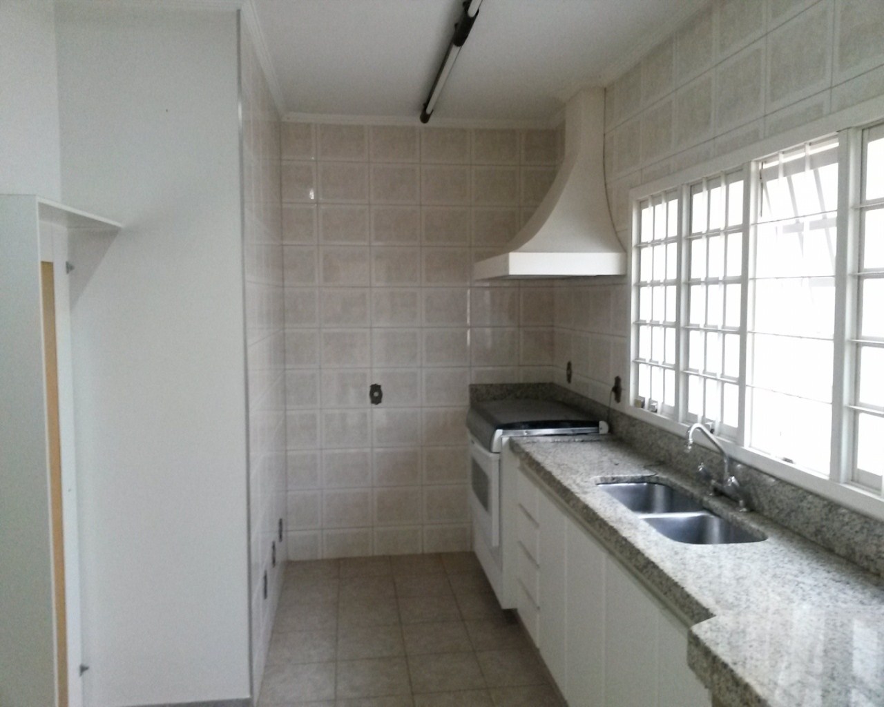 Casa à venda com 2 quartos, 300m² - Foto 4