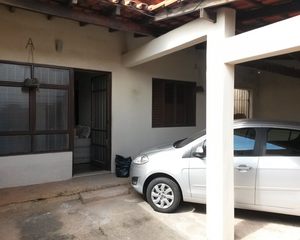 Casa à venda com 3 quartos, 130m² - Foto 1