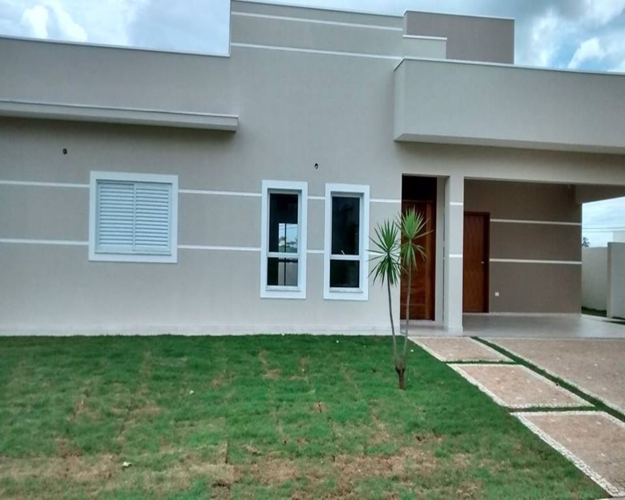 Casa à venda com 3 quartos, 205m² - Foto 1