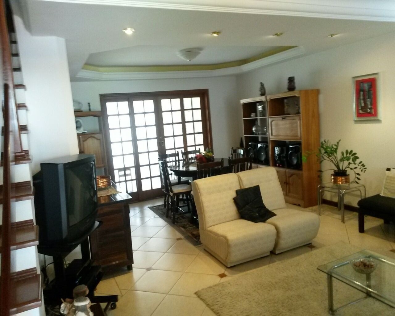 Casa à venda com 4 quartos, 180m² - Foto 1