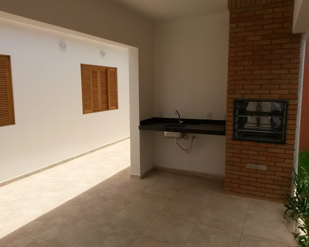 Casa à venda com 3 quartos, 157m² - Foto 1