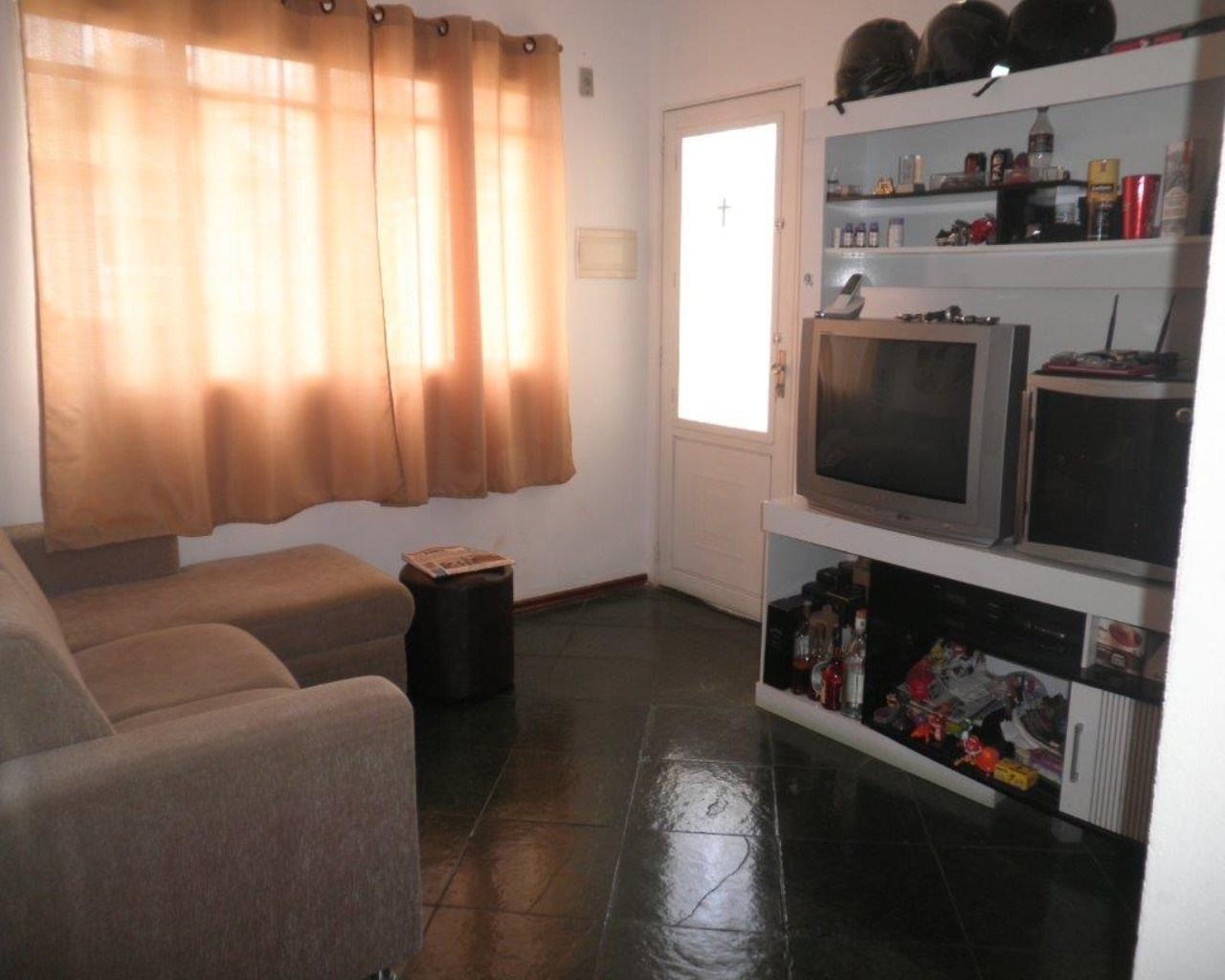 Casa à venda com 2 quartos, 80m² - Foto 1