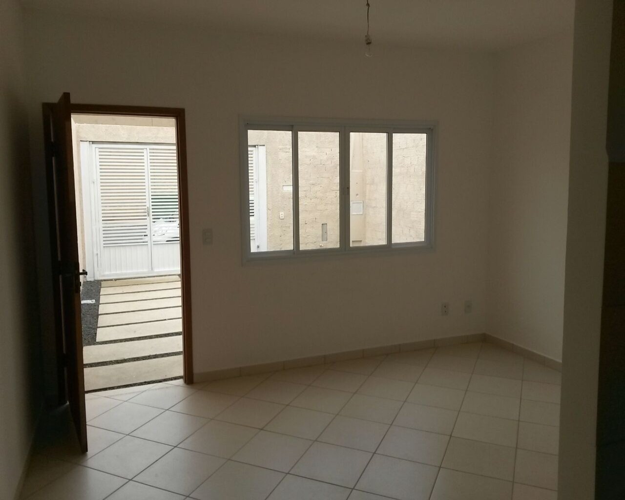 Casa à venda com 2 quartos, 61m² - Foto 2