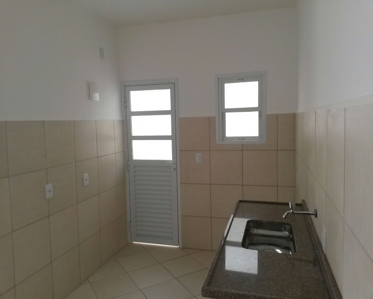 Casa à venda com 2 quartos, 61m² - Foto 5