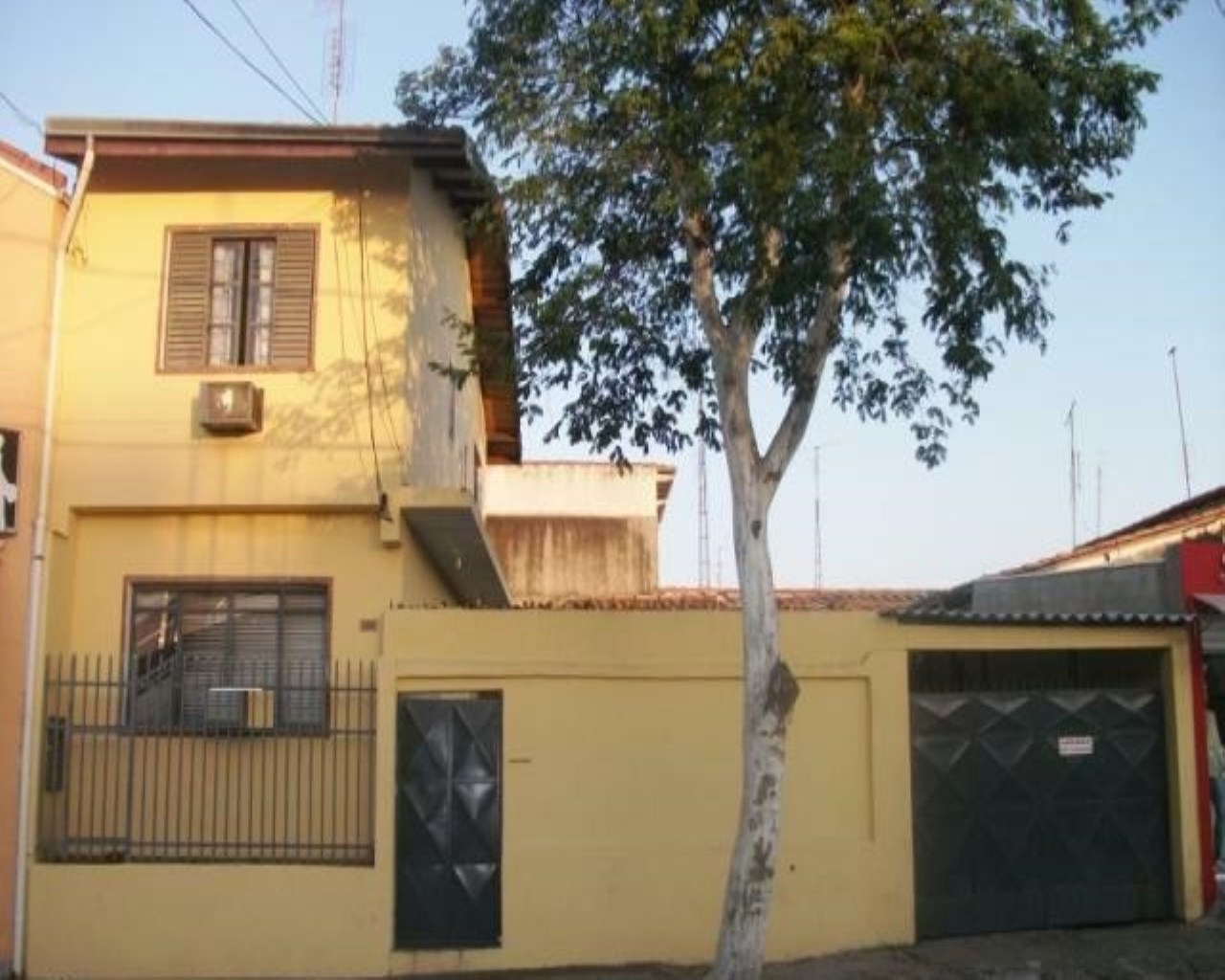 Casa à venda com 2 quartos, 218m² - Foto 1